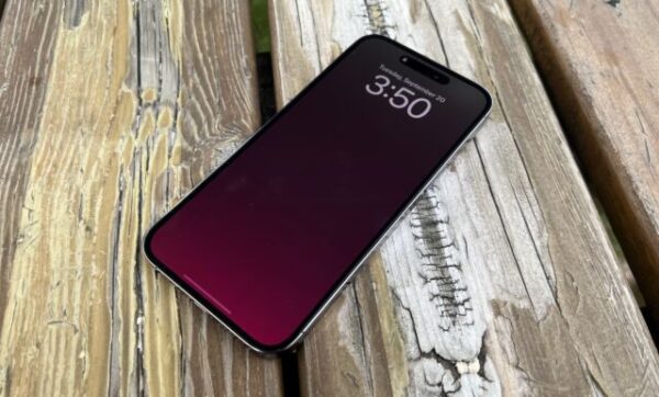 اپل باگ نمایشگر آیفون ۱۴ پرو را تائید کرد