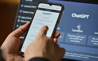 کاربران حالا می‌توانند با ChatGPT تماس بگیرند