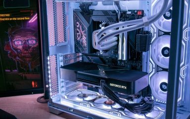 کاربران RTX 5090 و RTX 5080 از مشکلات صفحه سیاه شکایت دارند