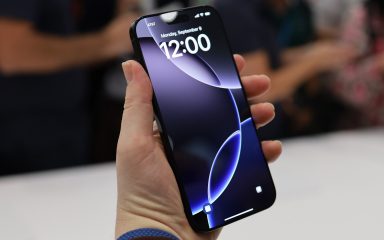 کاربران iPhone ۱۶e مشکلاتی با صدای بلوتوثی این گوشی دارند - دیجینوی