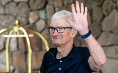 تیم کوک فعلاً قصد ترک اپل را ندارد، اما نشانه‌هایی از تغییرات بزرگ دیده می‌شود